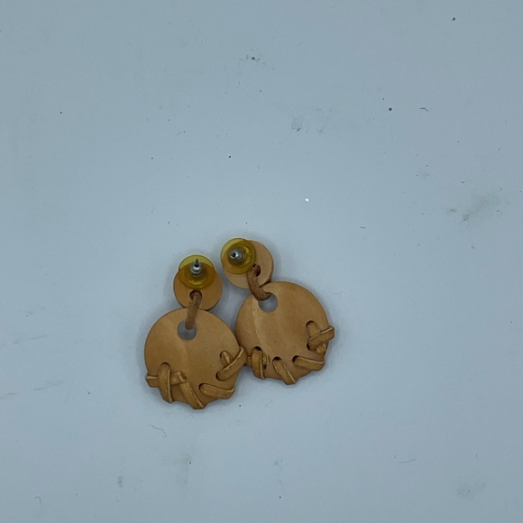 “HANDMADE” ROUND WOOD AND LEATHER ROPE DROP STYLR PIERCED EARRINGS. - Picture 8 of 9